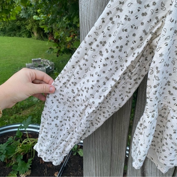 a.n.a Cream Ditsy Boho Floral Peplum Blouse size L - Picture 5 of 6